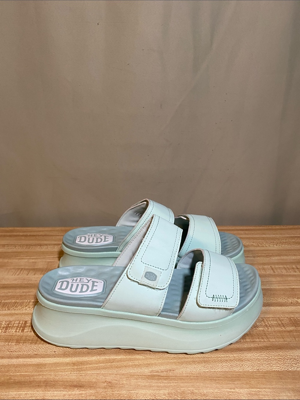Hey Dude Delray Slide Classic Women’s Sandals Platform Jade Size 10